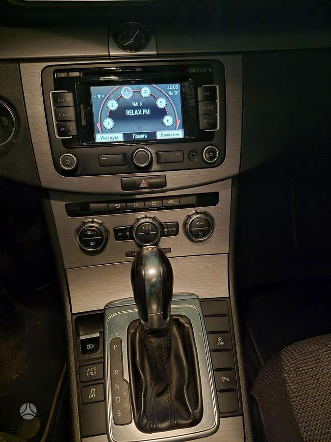 Volkswagen Passat 2012 — photo 17