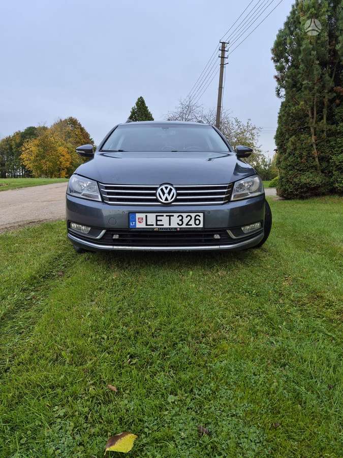 Volkswagen Passat 2012 — interior