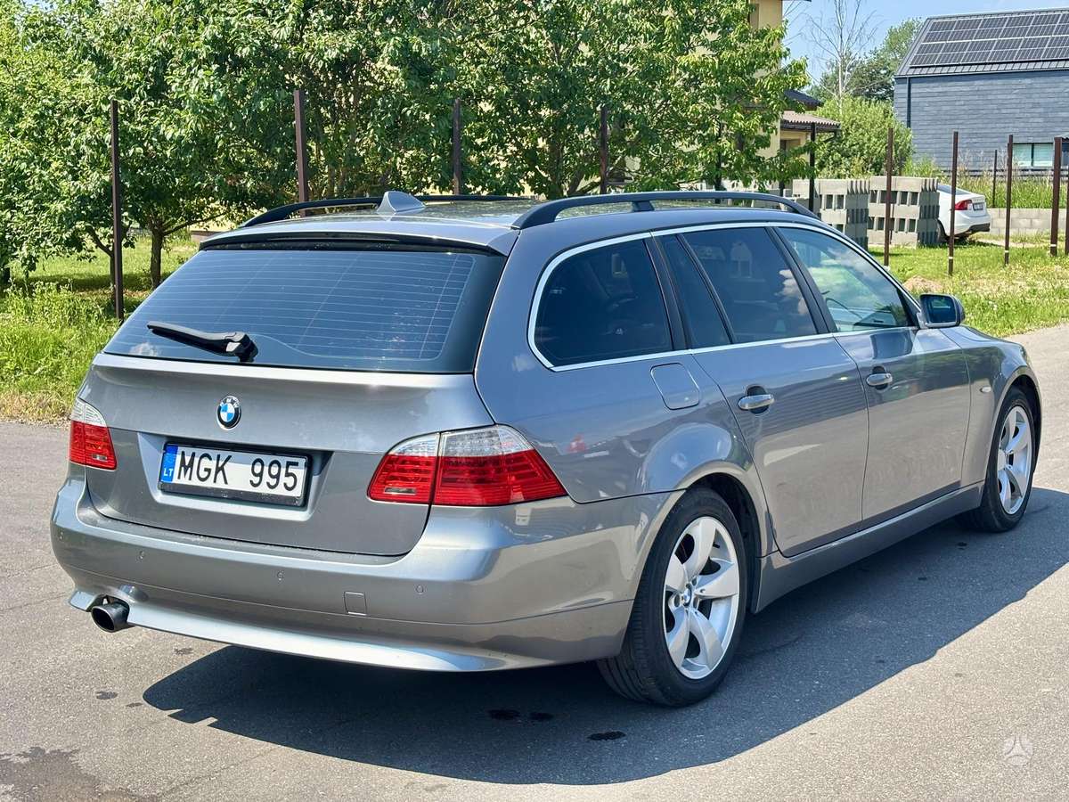 BMW 520 2007 — салон