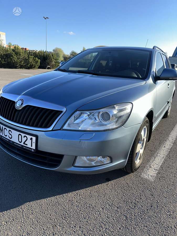 Skoda Octavia 2010 — rear view