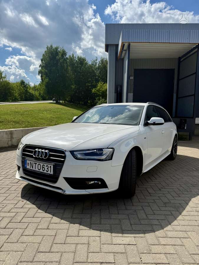 Audi A4 2012 — вигляд ззаду
