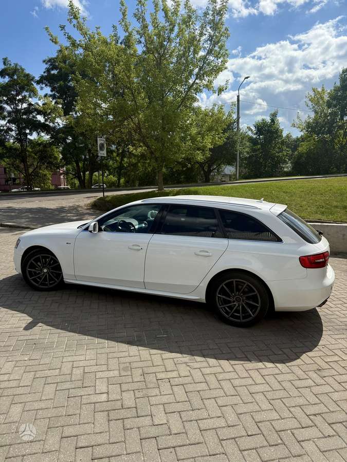 Audi A4 2012 — салон