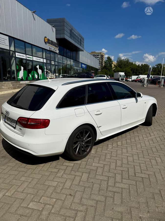 Audi A4 2012 — двигун 1968 cm³, 143 HP (105kW)
