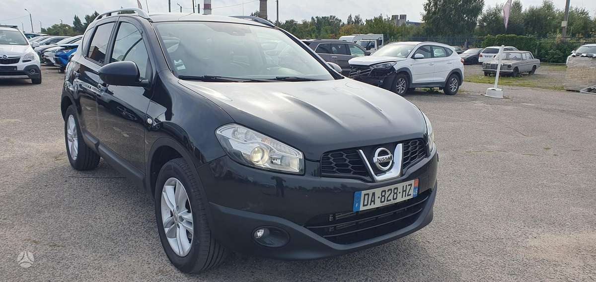 Nissan Qashqai 2013 — interior
