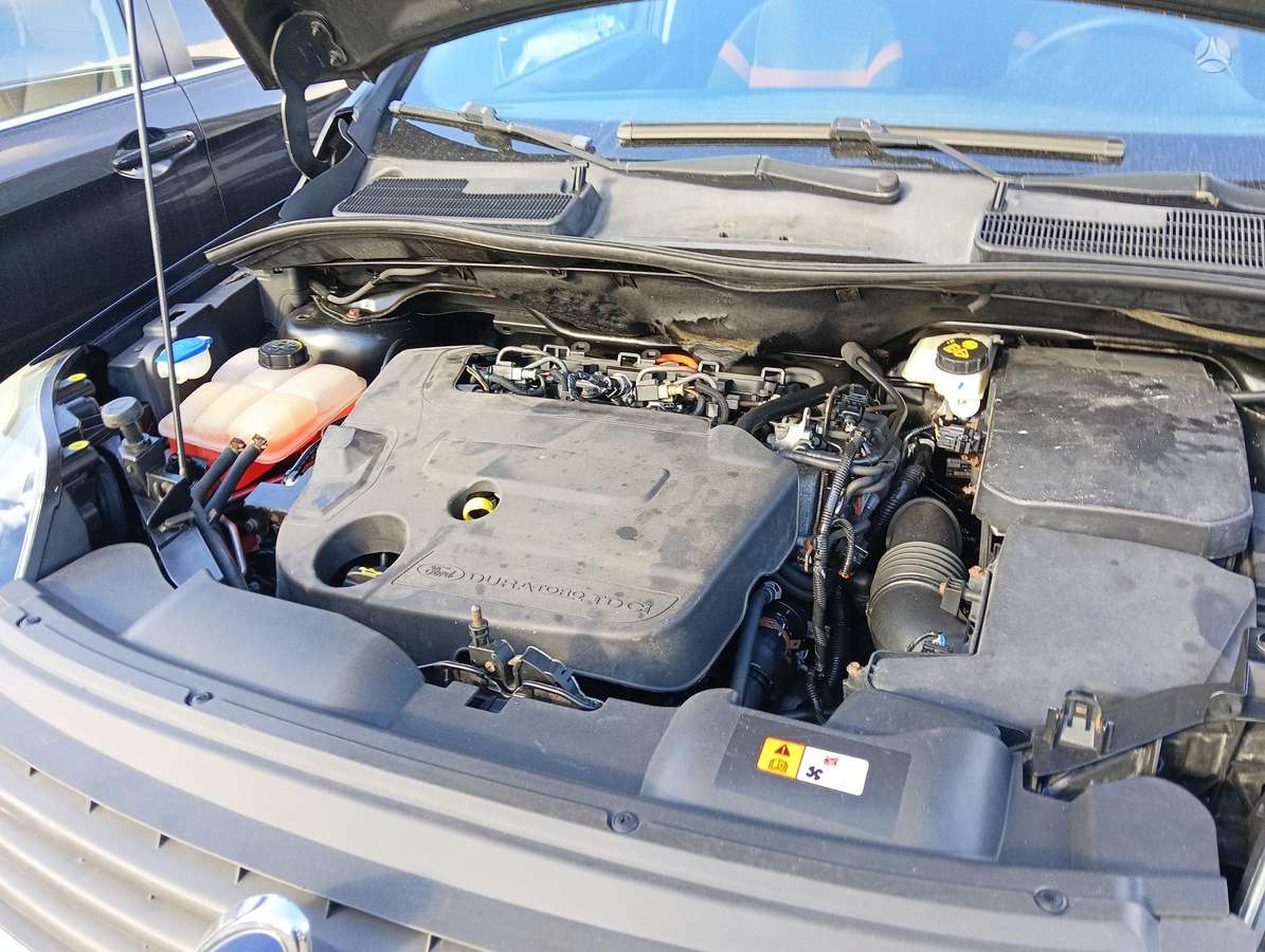 Ford Kuga 2010 — photo 17