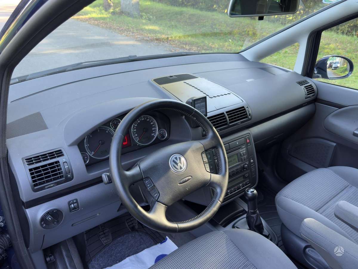 Volkswagen Sharan 2010 — photo 5