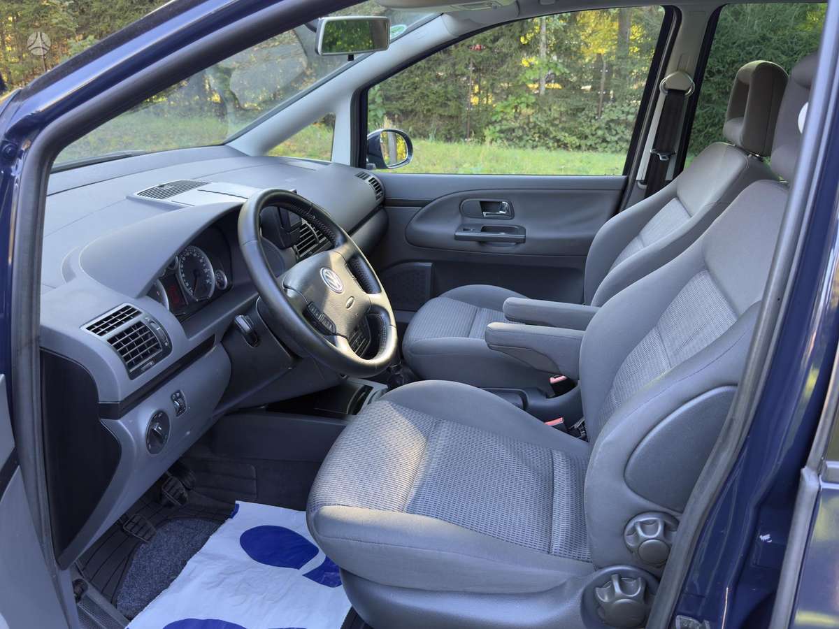 Volkswagen Sharan 2010 — photo 6