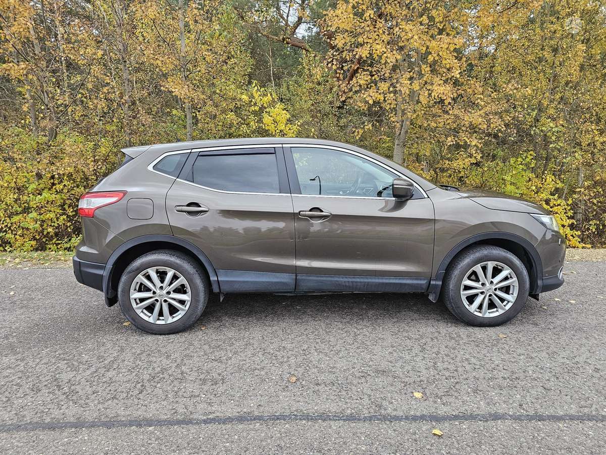 Nissan Qashqai 2014 — interior
