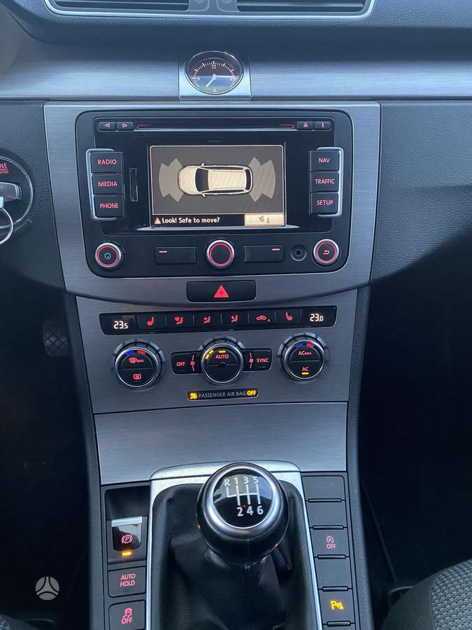 Volkswagen Passat 2012 — photo 7