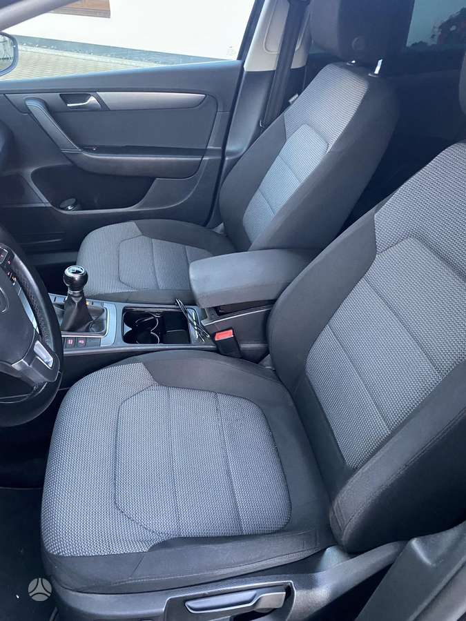 Volkswagen Passat 2012 — photo 8