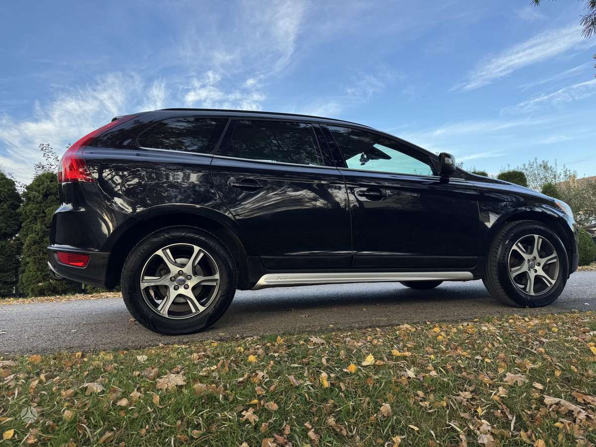 Volvo XC60 2010 — photo 13