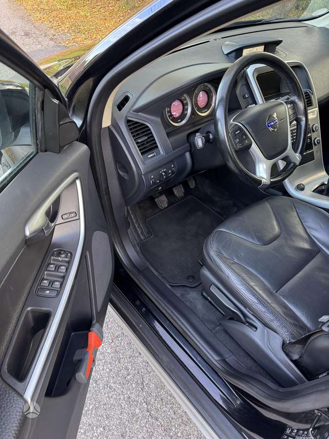 Volvo XC60 2010 — photo 16