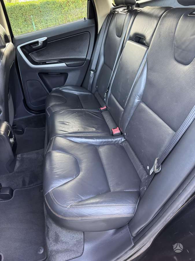 Volvo XC60 2010 — photo 18