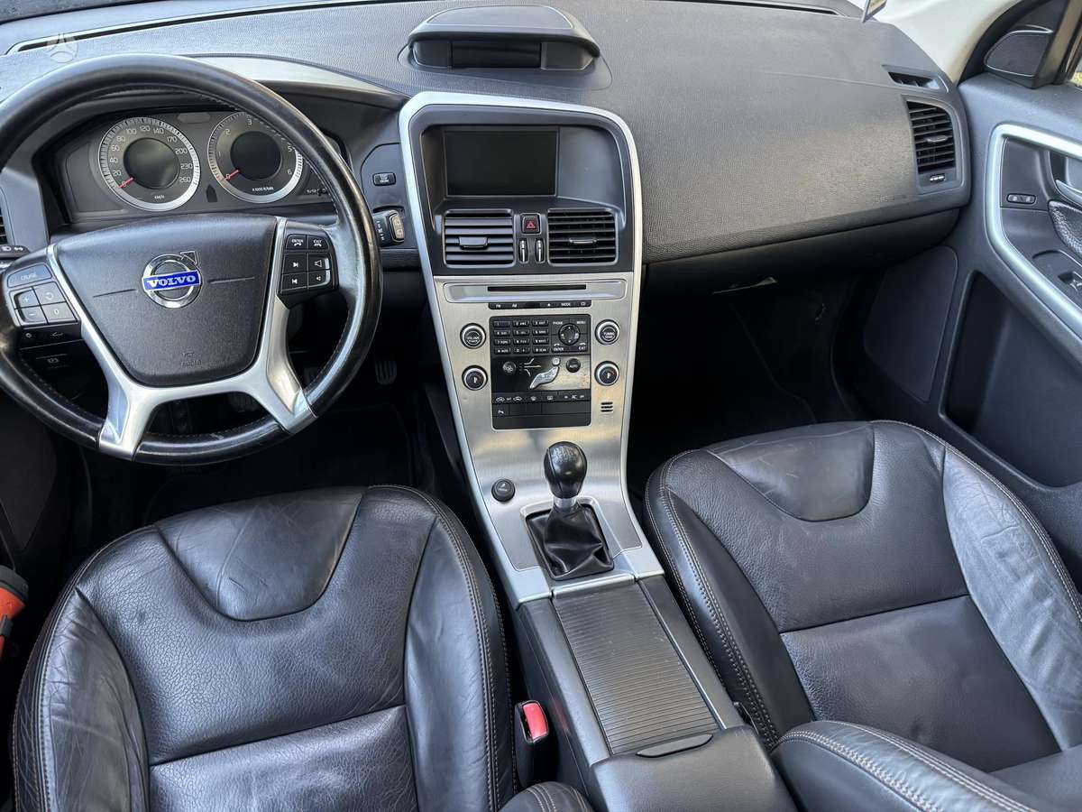 Volvo XC60 2010 — photo 23