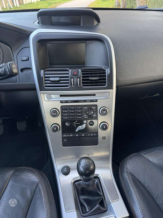 Volvo XC60 2010 — photo 24