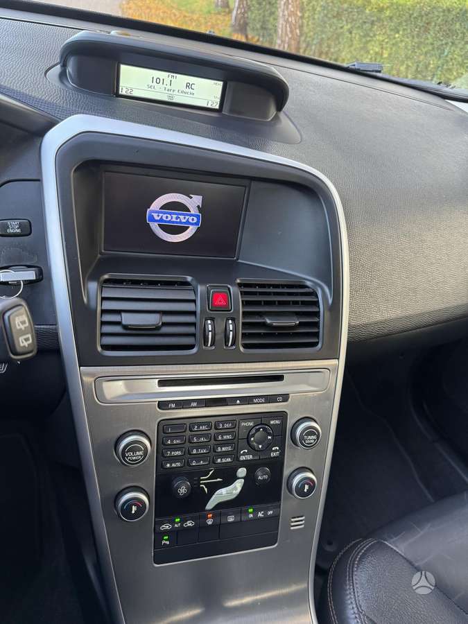 Volvo XC60 2010 — photo 26
