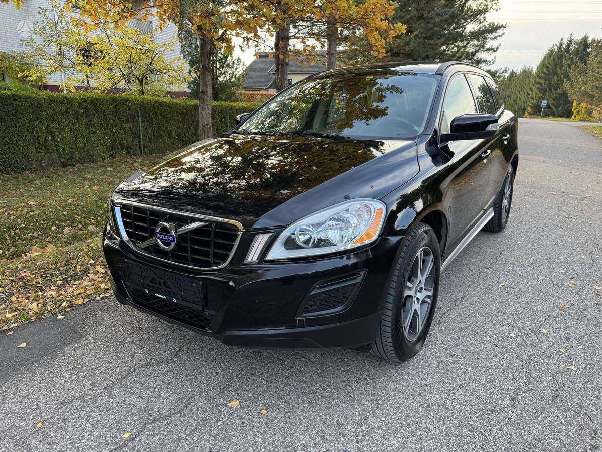 Volvo XC60 2010 — interior