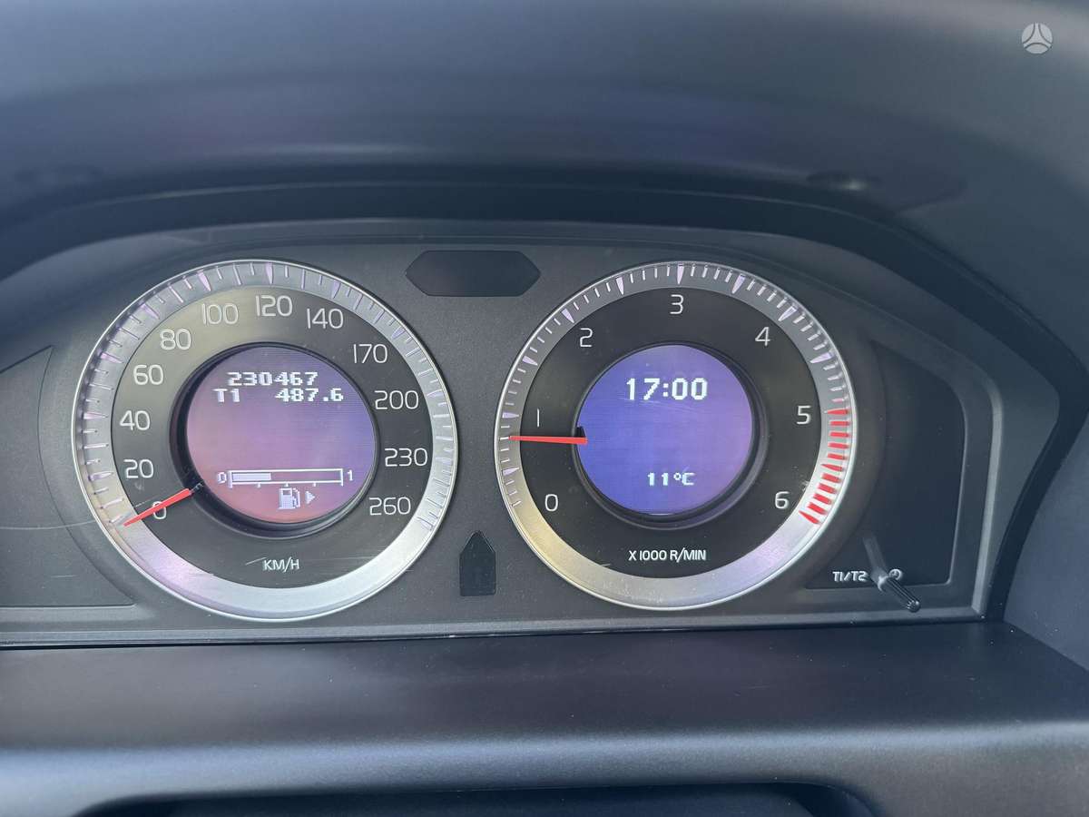 Volvo XC60 2010 — photo 30