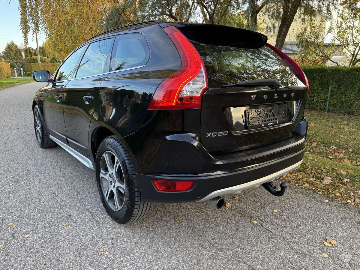 Volvo XC60 2010 — photo 8