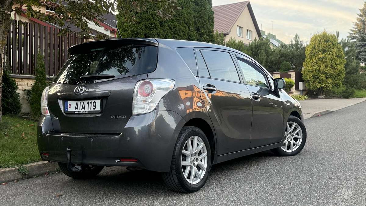 Toyota Verso 2012 — двигун 2231 cm³, 150 HP (110kW)