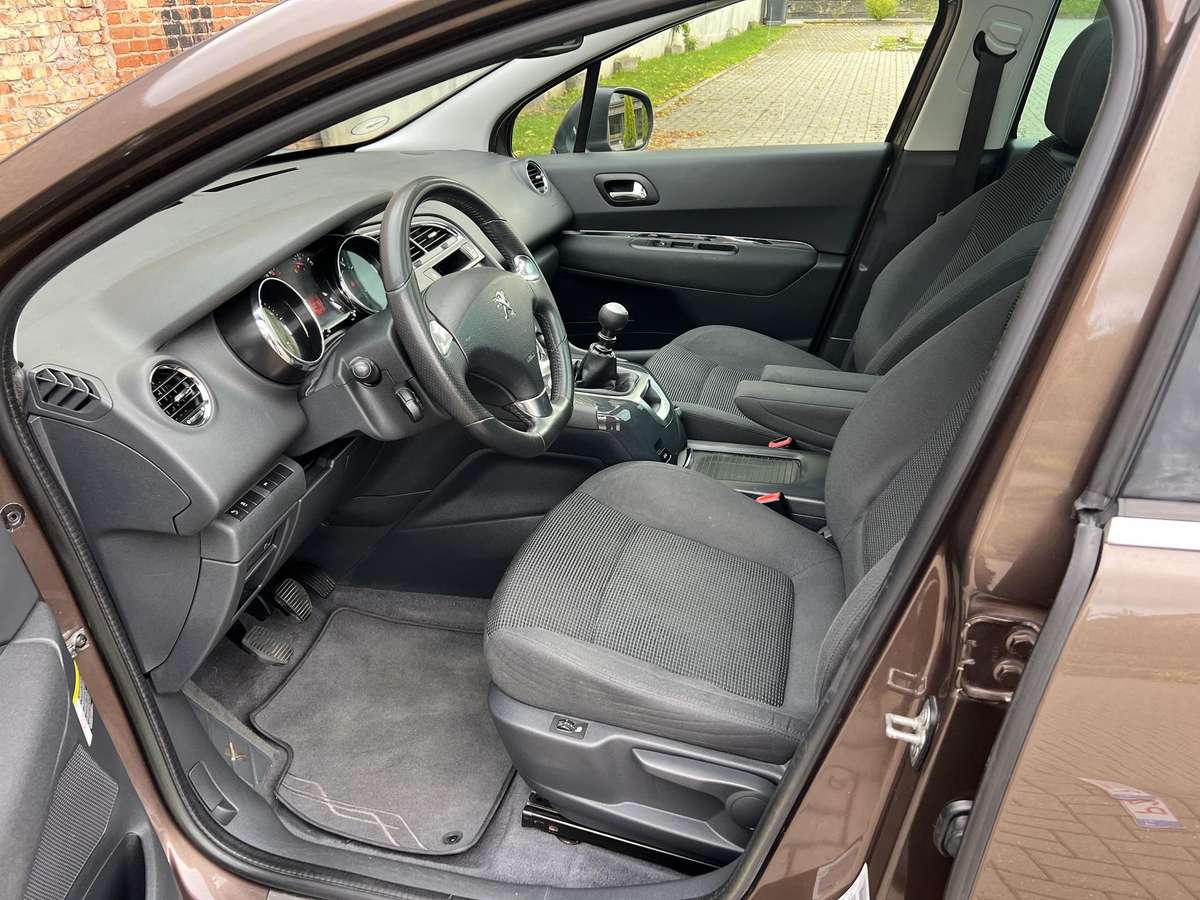 Peugeot 5008 2015 — photo 13