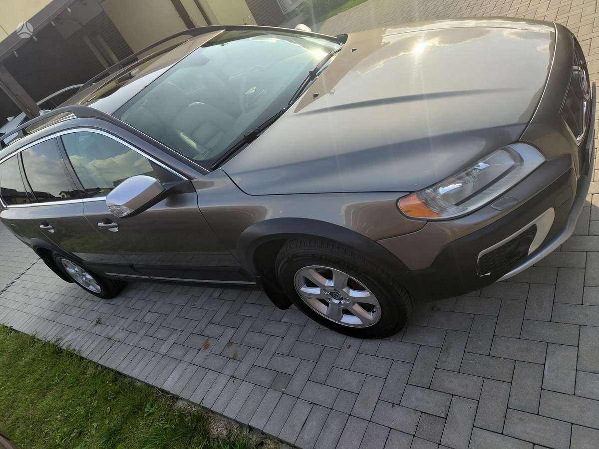 Volvo XC70 2011 — салон