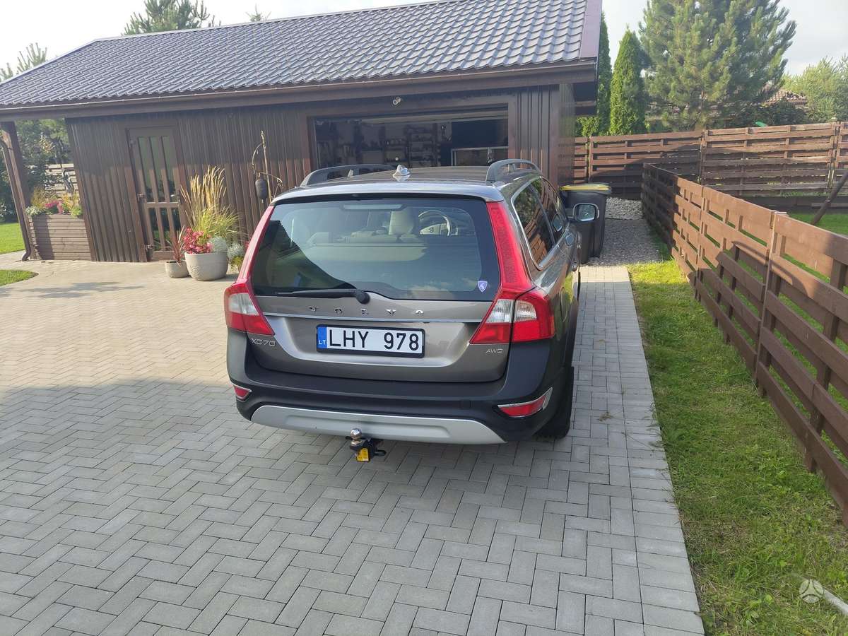 Volvo XC70 2011 — двигун 3192 cm³, 243 HP (179kW)
