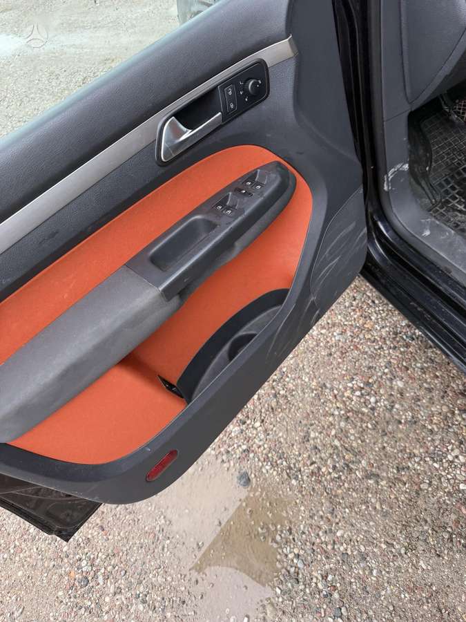 Volkswagen Touran 2008 — photo 12