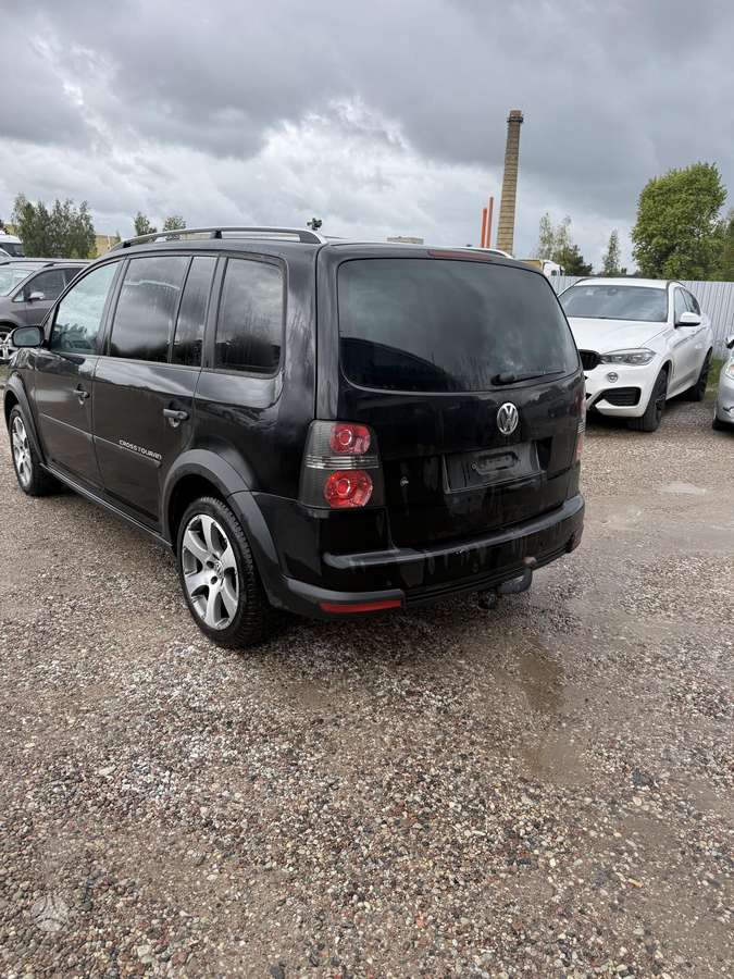 Volkswagen Touran 2008 — interior