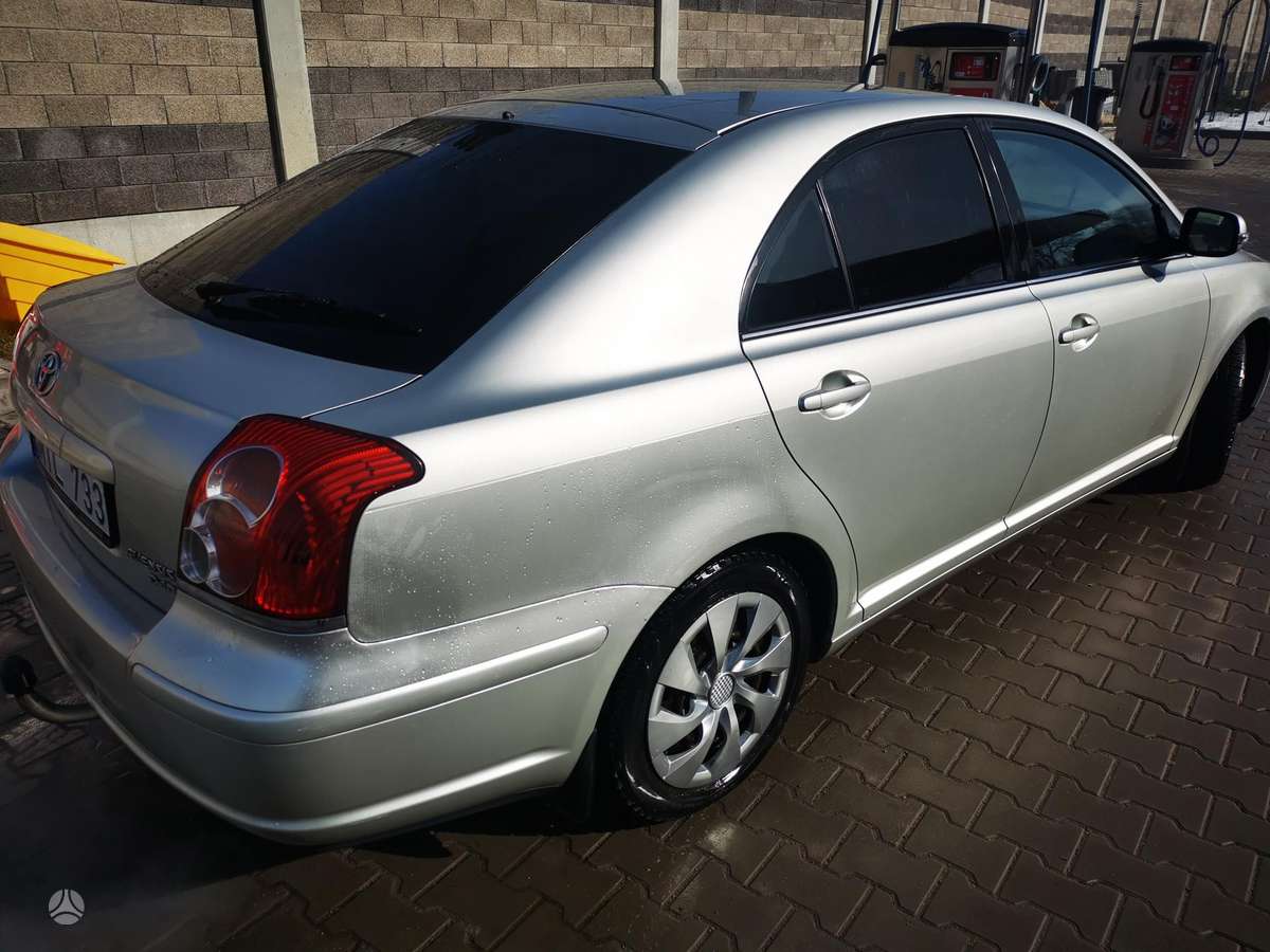 Toyota Avensis 2006 — салон