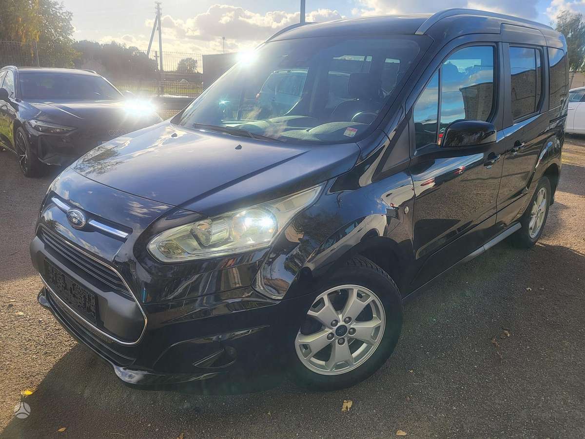 Ford Tourneo 2015 — rear view