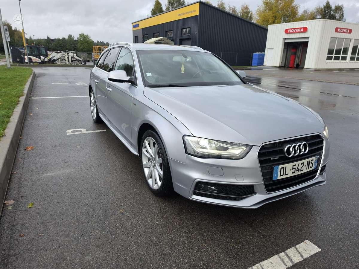 Audi A4 2014 — interior