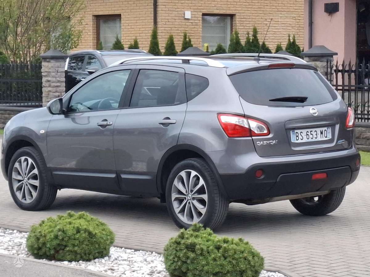 Nissan Qashqai 2011 — салон
