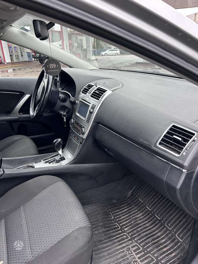 Toyota Avensis 2012 — photo 12