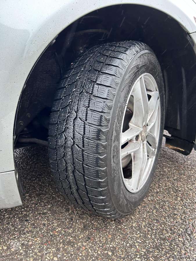 Toyota Avensis 2012 — photo 13