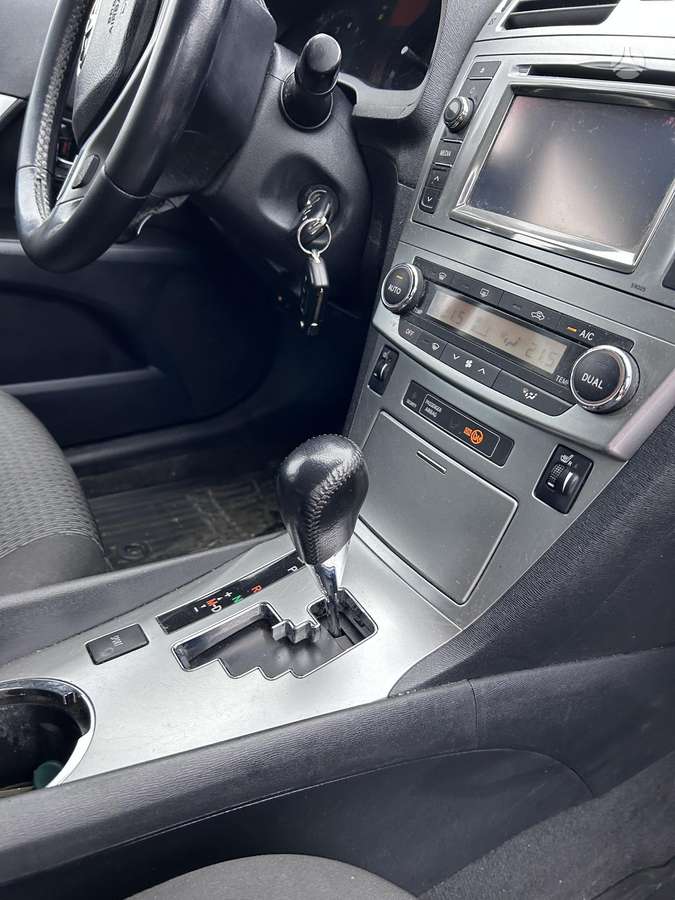 Toyota Avensis 2012 — photo 15