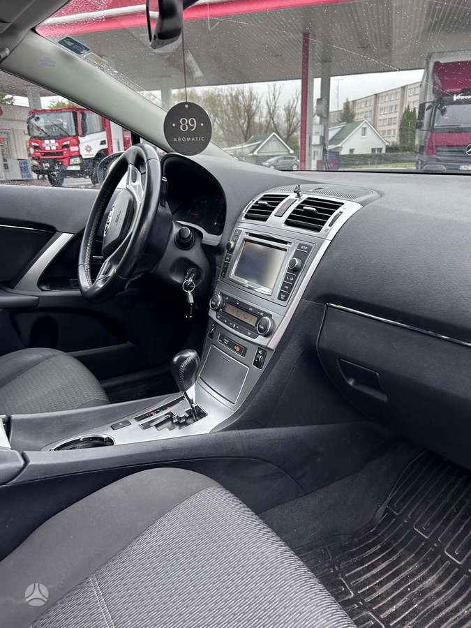 Toyota Avensis 2012 — photo 17