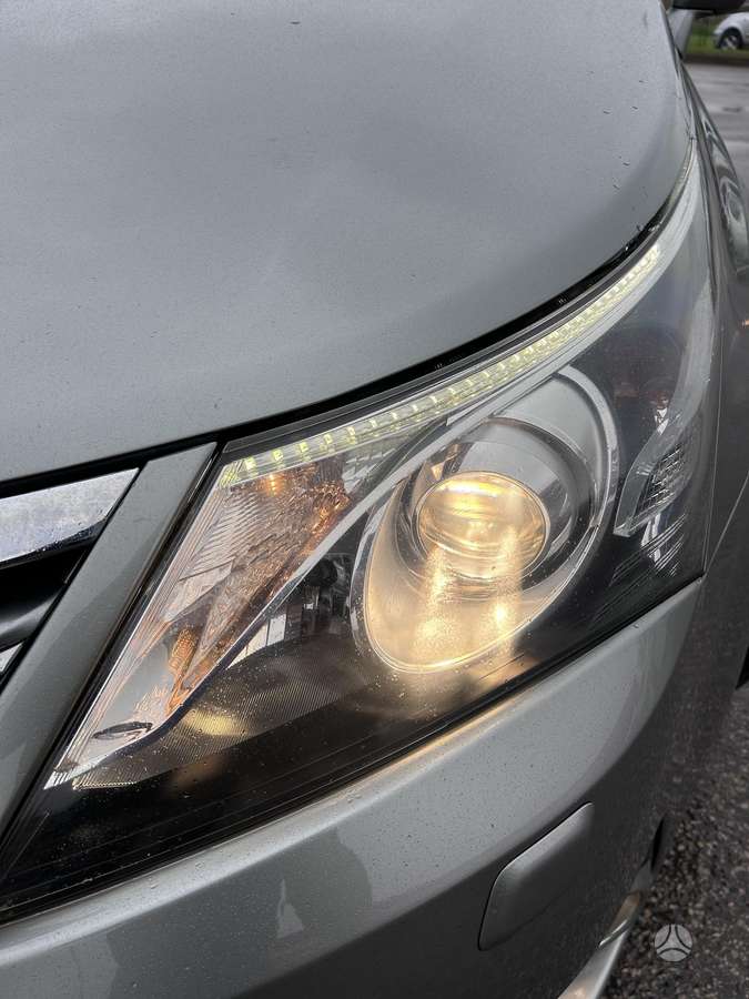 Toyota Avensis 2012 — photo 18