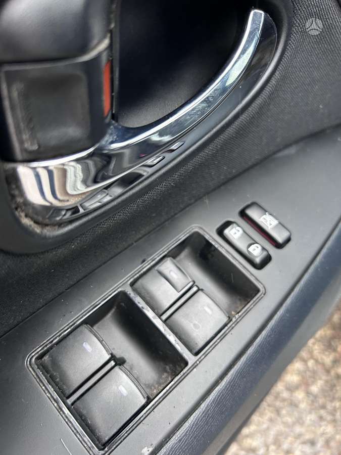 Toyota Avensis 2012 — photo 20