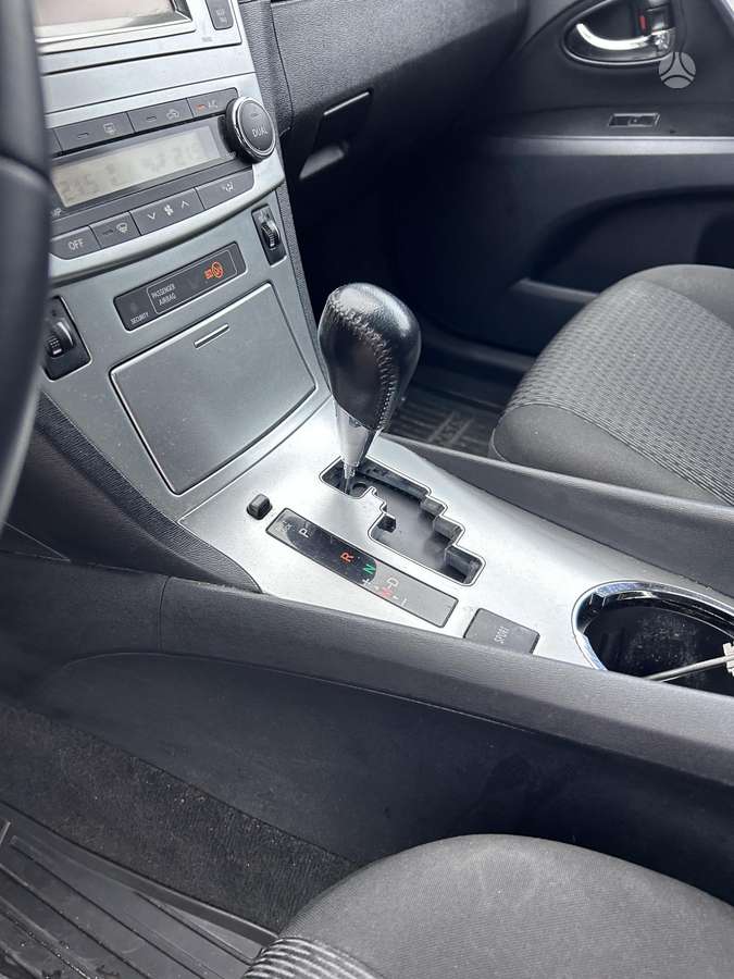Toyota Avensis 2012 — photo 21