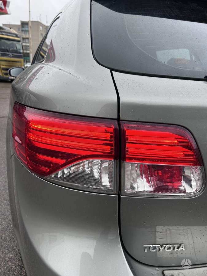 Toyota Avensis 2012 — photo 22