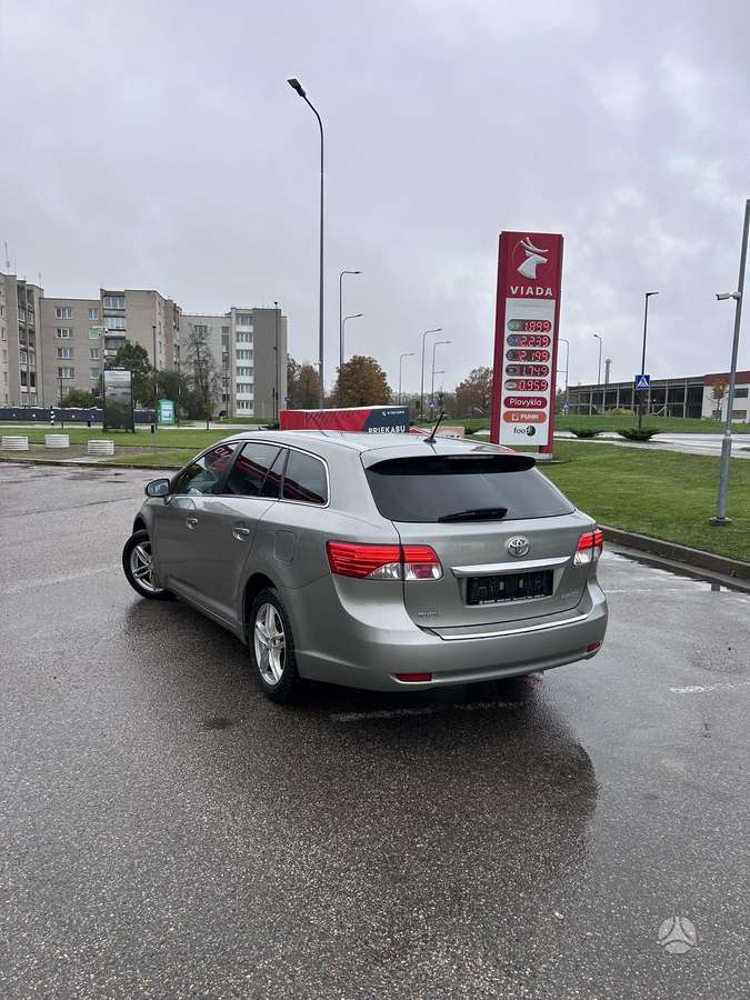 Toyota Avensis 2012 — photo 24