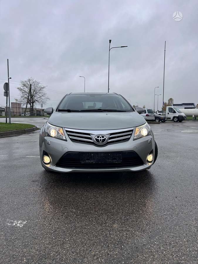 Toyota Avensis 2012 — photo 26