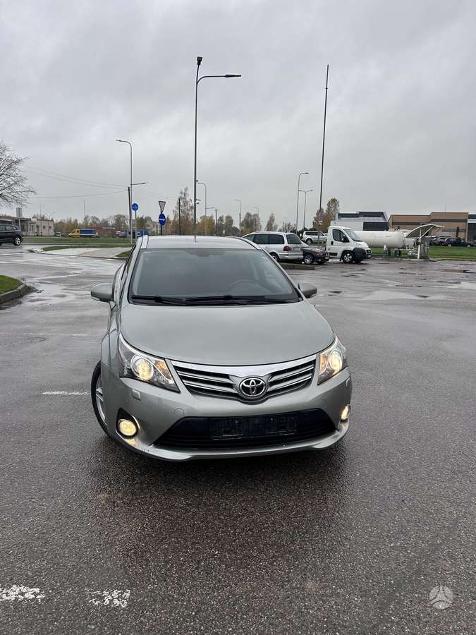 Toyota Avensis 2012 — photo 28