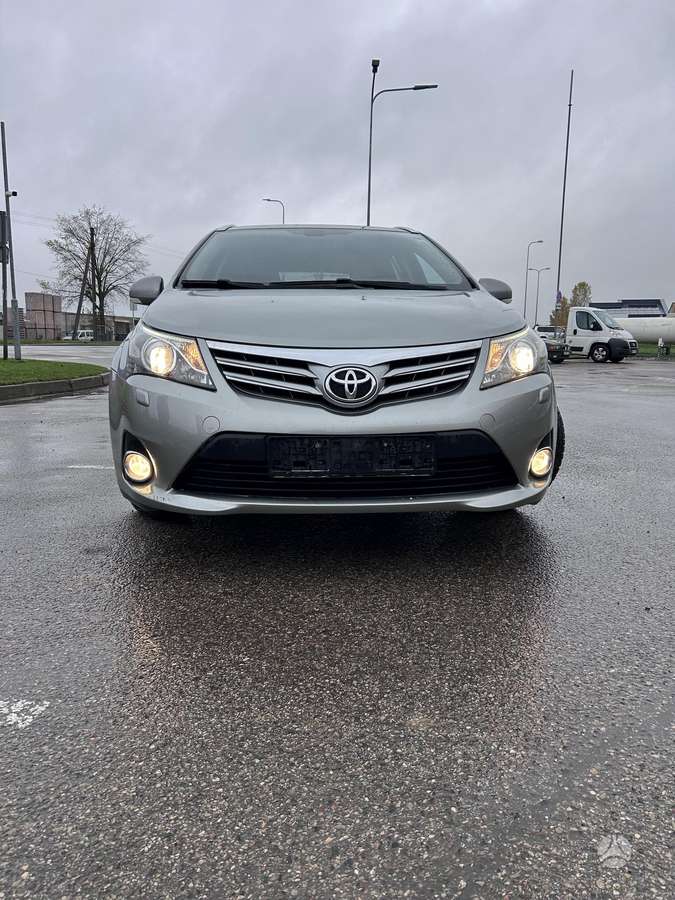 Toyota Avensis 2012 — photo 29