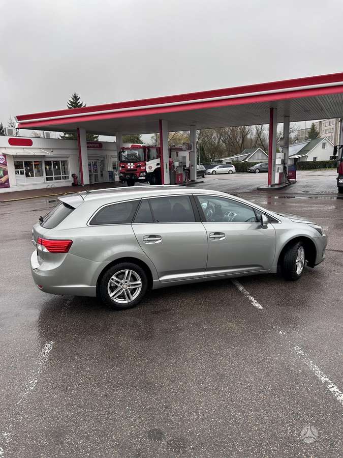 Toyota Avensis 2012 — photo 32