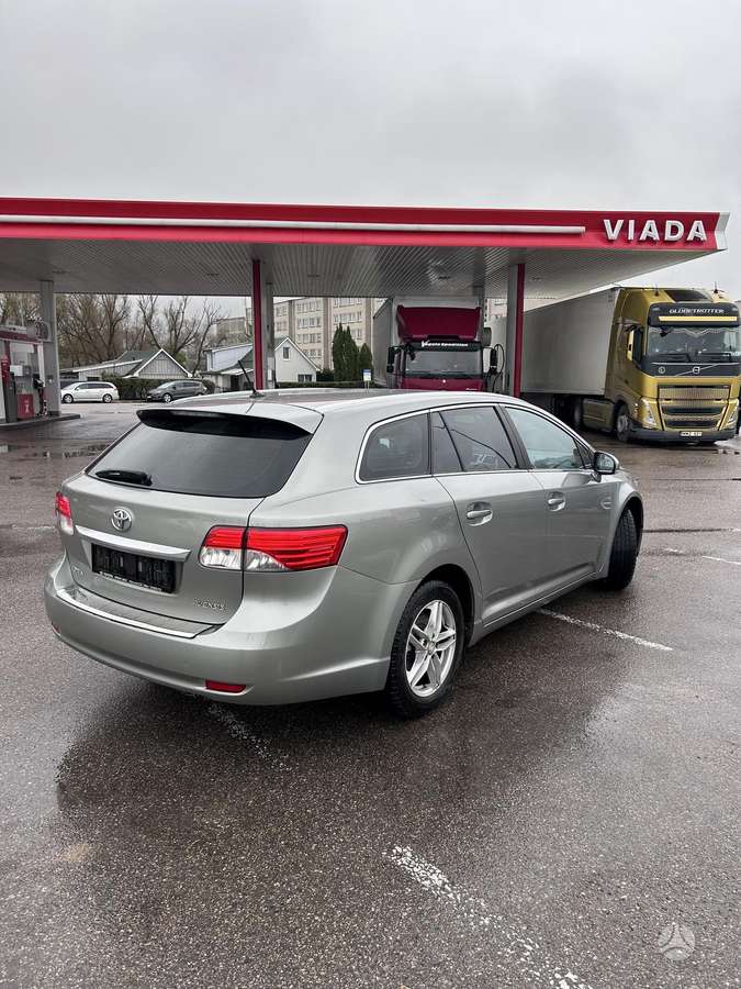 Toyota Avensis 2012 — photo 34