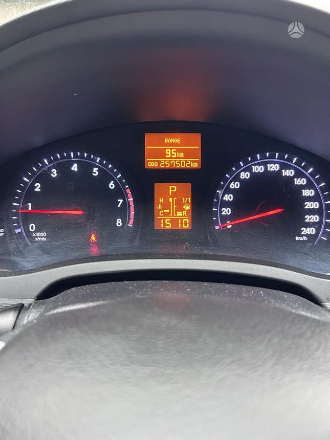 Toyota Avensis 2012 — photo 35