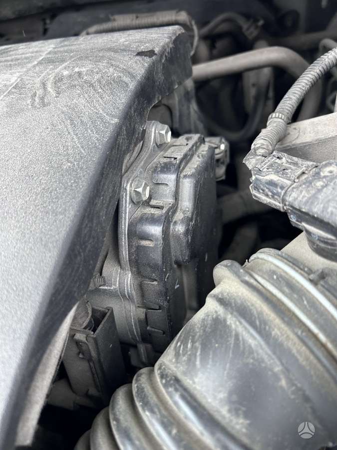 Toyota Avensis 2012 — engine 1798 cm³, 147 HP (108kW)