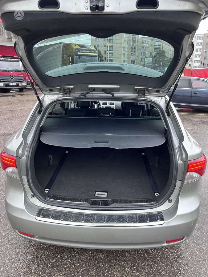 Toyota Avensis 2012 — photo 8